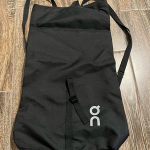 Large on cloud running tote bag
